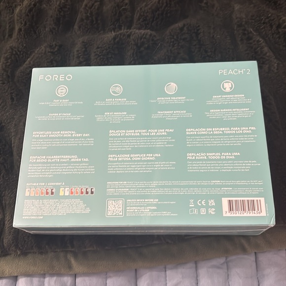 FOREO Peach 2 IPL Device in Light Green - Picture 2 of 2